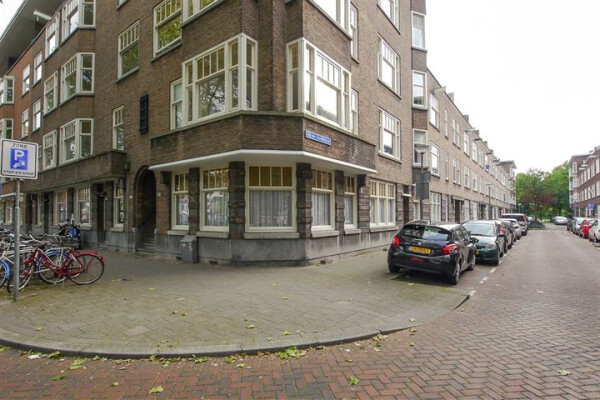 Op de kop van het complex begane grond