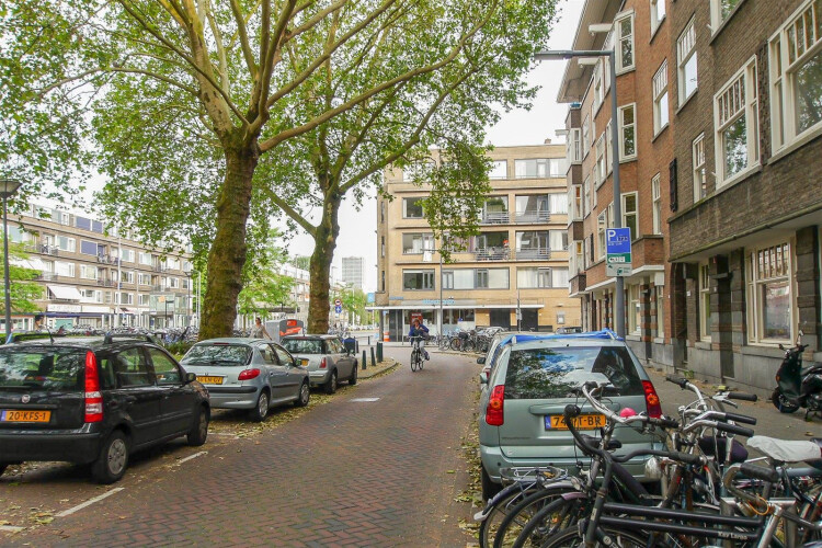 Metro en AH steenworp afstand