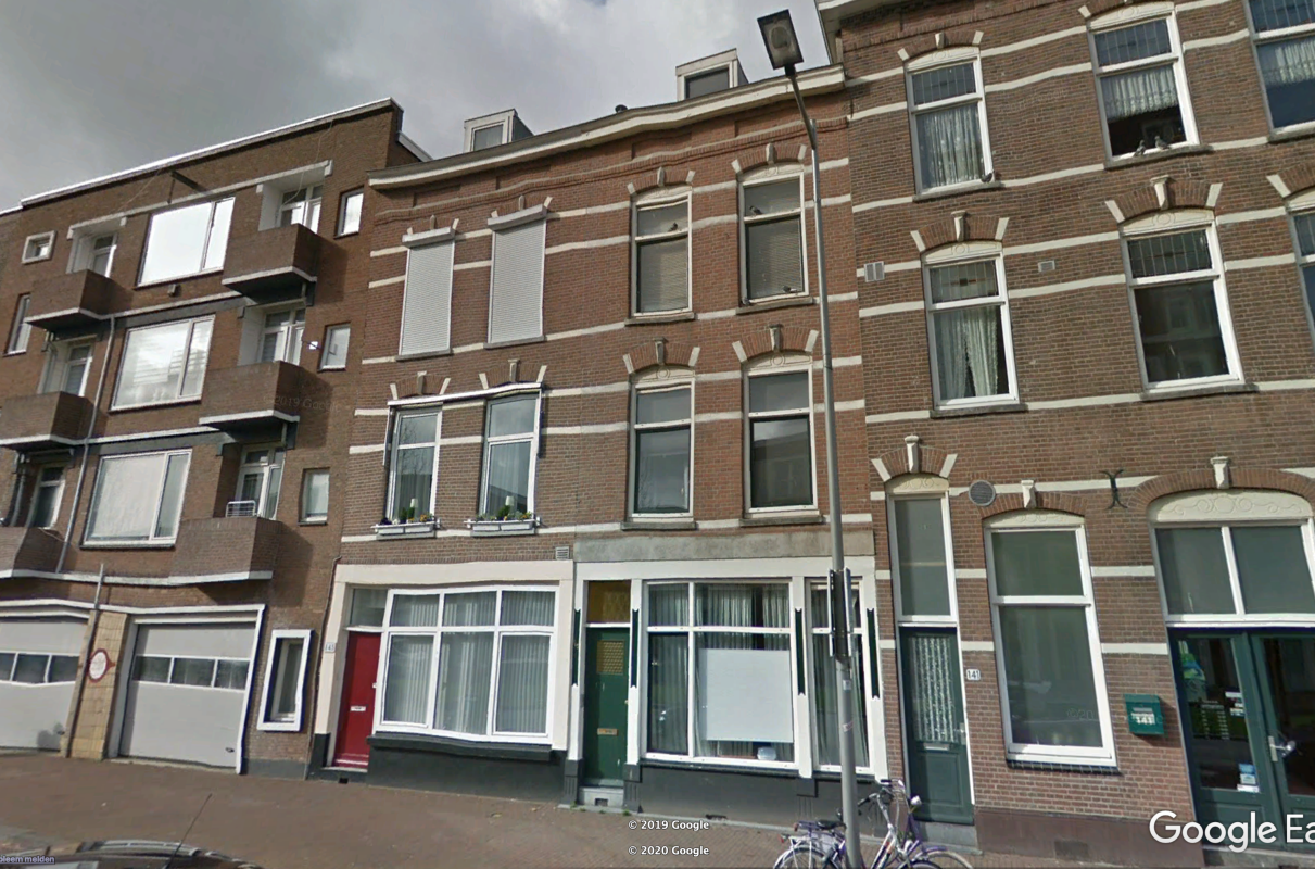 De voorgevel.